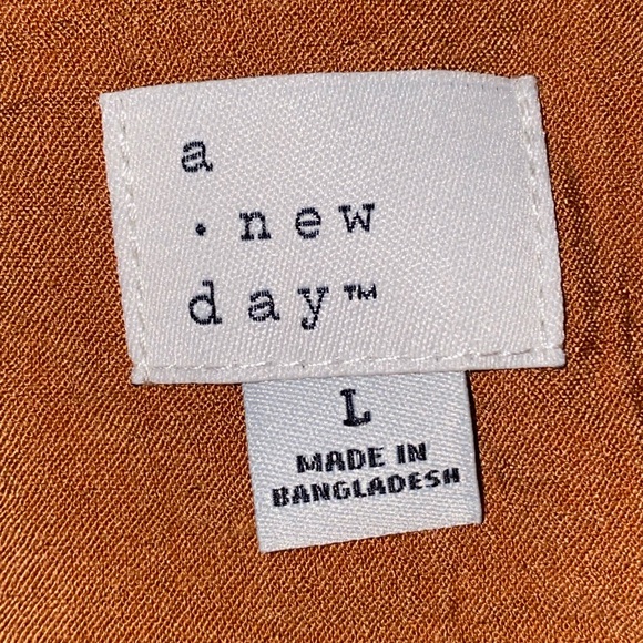 A New Day Top Size Large - Picture 2 of 4